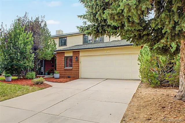 320 Oswego Court Aurora, CO 80010