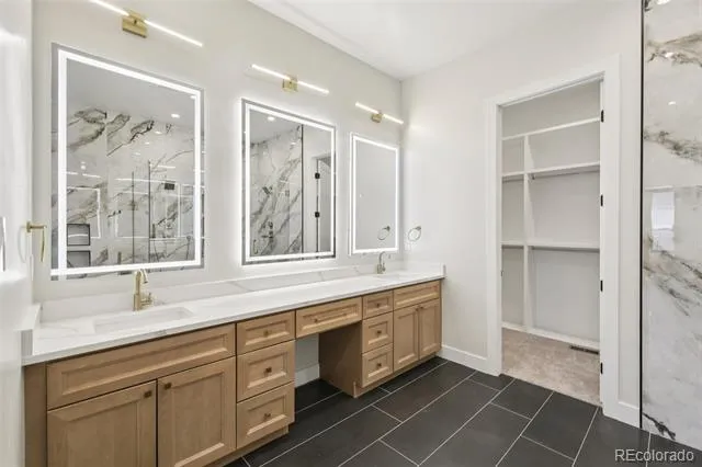27330 E Nova Circle Aurora, CO 80016