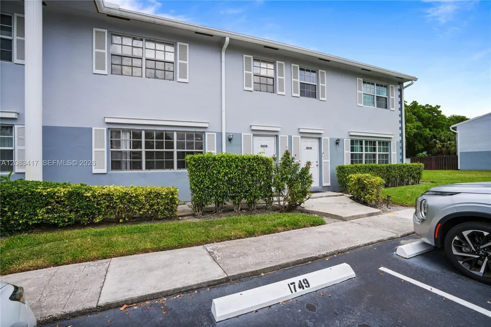 1749 SW 81st Ln #5-30 Davie, FL 33324