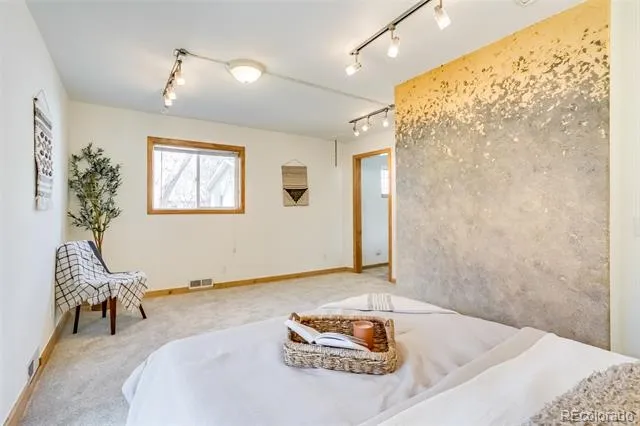 1385 S Hudson Street Denver, CO 80222