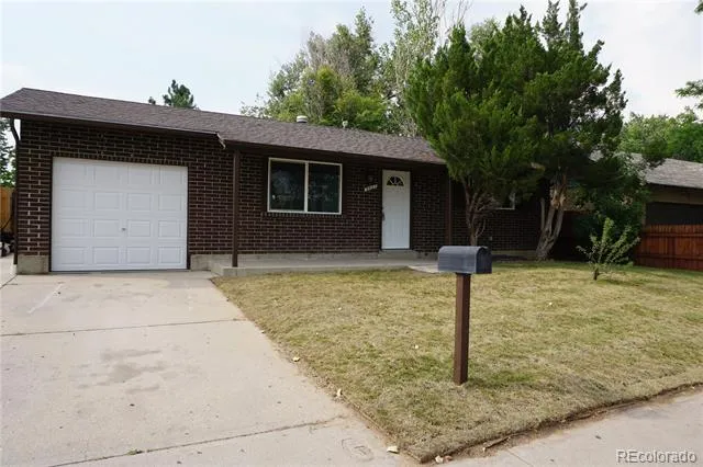 5527 Chandler Court Denver, CO 80239