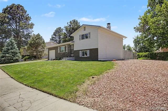 712 Lansing Drive Colorado Springs, CO 80909