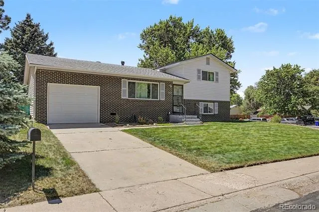 712 Lansing Drive Colorado Springs, CO 80909