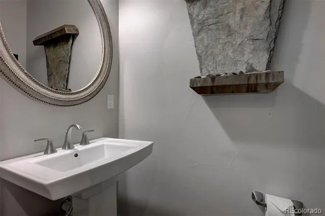 8061 E 50th Place Denver, CO 80238