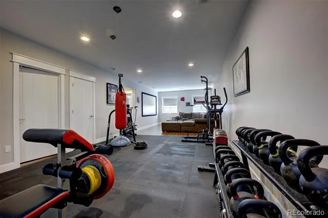 8061 E 50th Place Denver, CO 80238