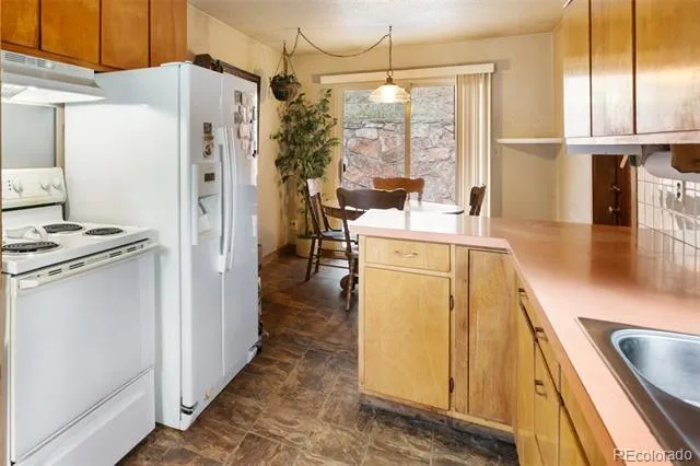 8150 W US Highway 24 Cascade, CO 80809