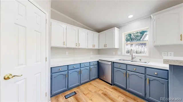5741 S Quemoy Circle Centennial, CO 80015