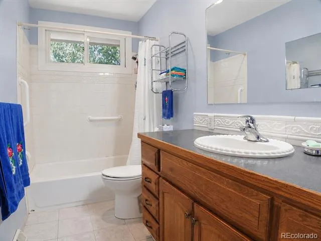 697 S Worchester Street Aurora, CO 80012