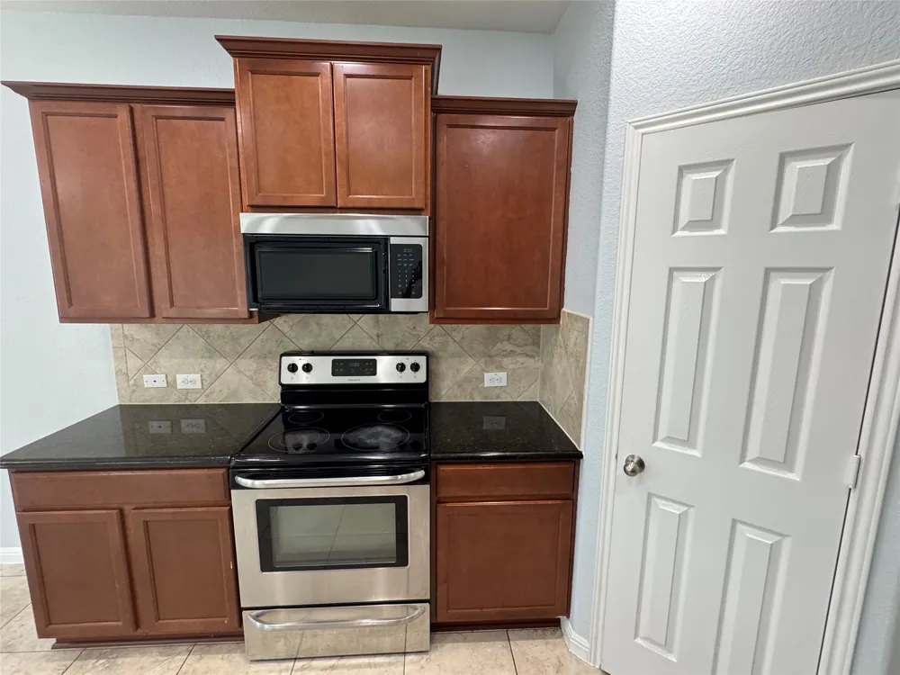 1520 Portchester Castle Path Pflugerville, TX 78660