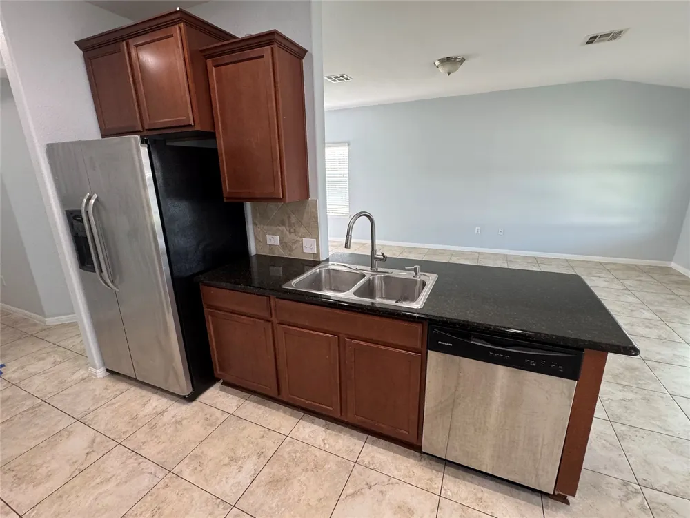 1520 Portchester Castle Path Pflugerville, TX 78660