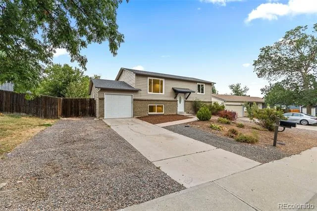 2882 S Mobile Street Aurora, CO 80013