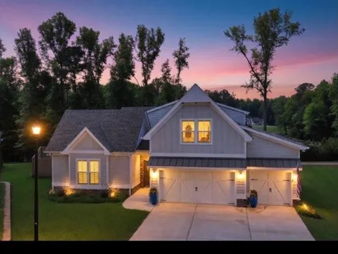 806 Magnolia Walk