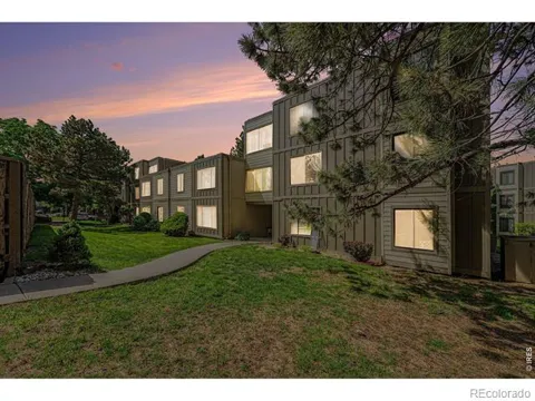 2525 S Dayton Way #2305