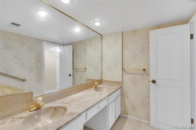 3511 S Hillcrest Drive #4 Denver, CO 80237