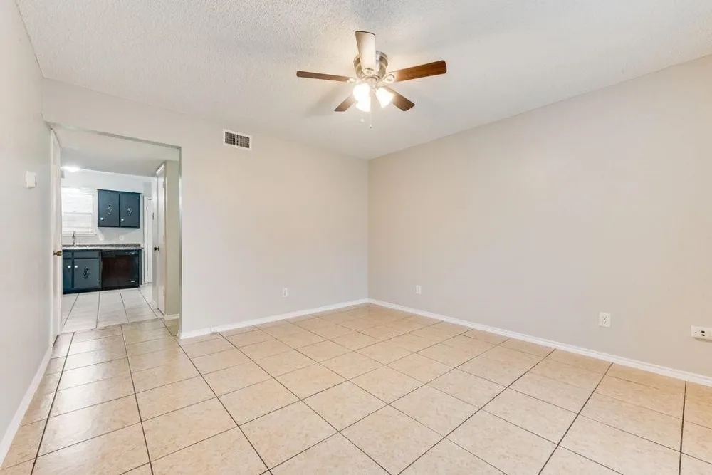 1728 sanford #J Arlington, TX 76012