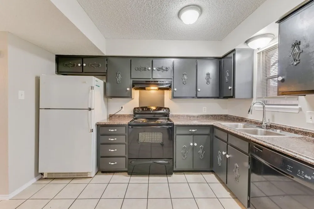 1728 sanford #J Arlington, TX 76012
