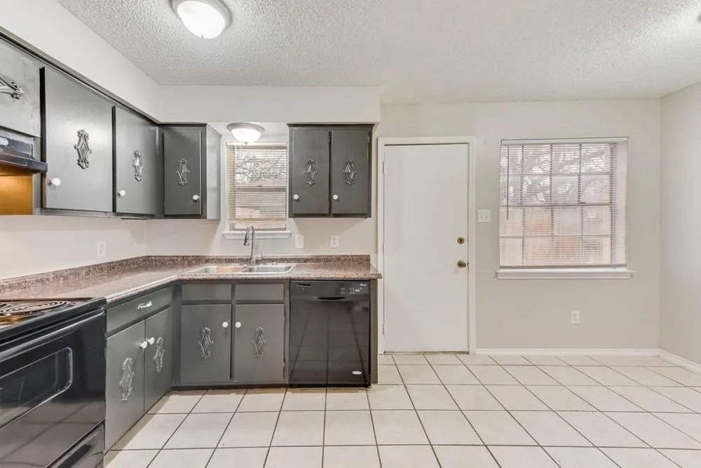 1728 sanford #J Arlington, TX 76012