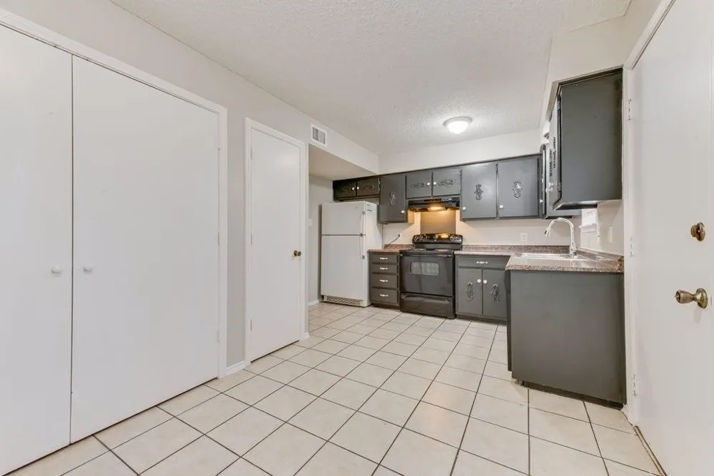1728 sanford #J Arlington, TX 76012