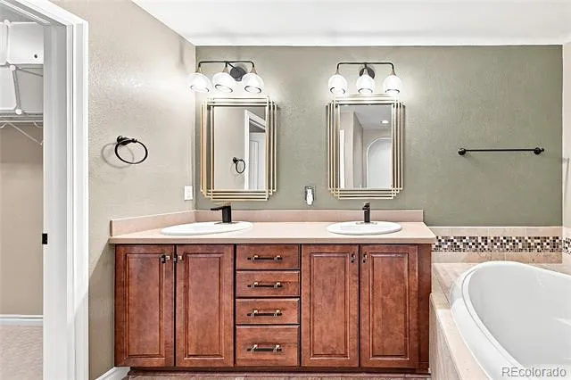 9218 Viaggio Way Littleton, CO 80126