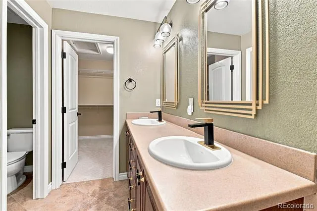 9218 Viaggio Way Littleton, CO 80126