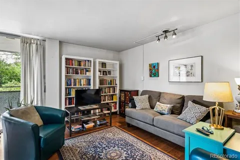 1200 Vine Street #3B