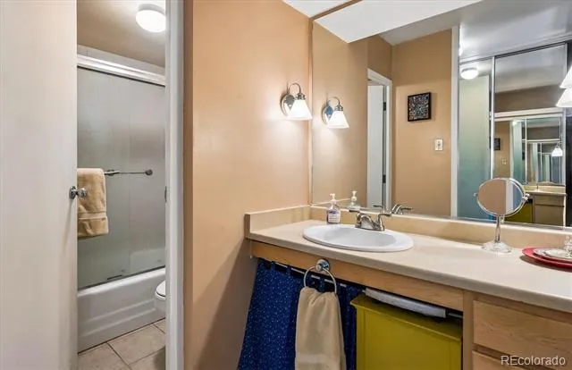 1200 Vine Street #3B Denver, CO 80206