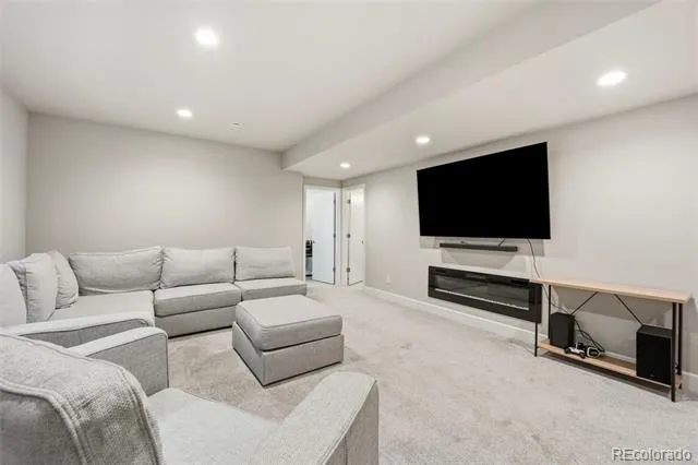 7240 S White Crow Way Aurora, CO 80016