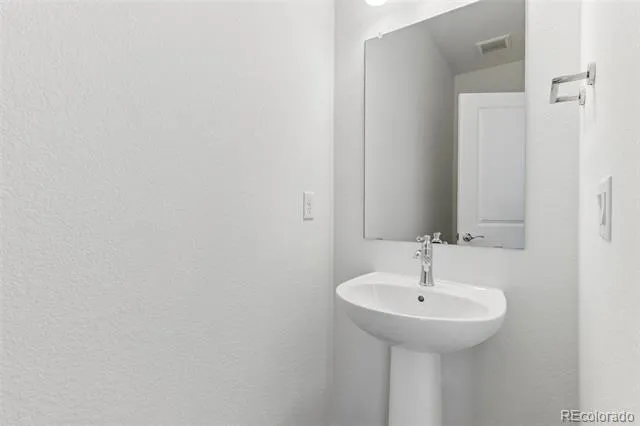 6184 Lisbon Street Aurora, CO 80019