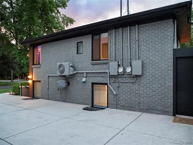 570 Steele Street Denver, CO 80206