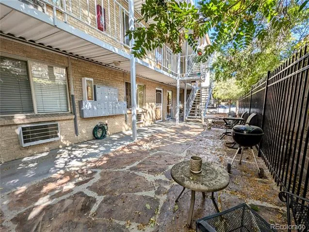 1135 Elizabeth Street #102 Denver, CO 80206