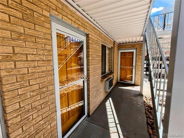 1135 Elizabeth Street #102 Denver, CO 80206