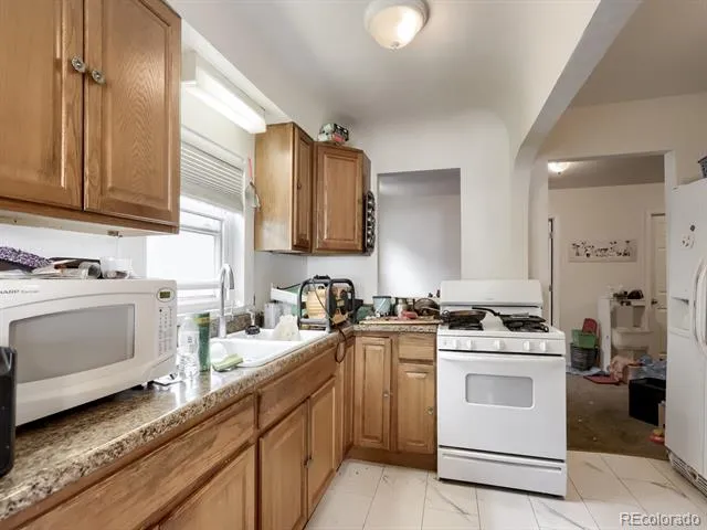 216 5th Avenue La Salle, CO 80645