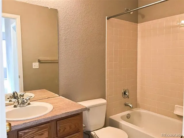 6753 S Winnipeg Circle #101 Aurora, CO 80016