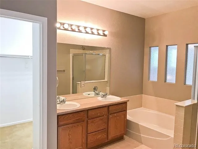 6753 S Winnipeg Circle #101 Aurora, CO 80016