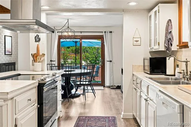 8009 S Niagara Way Englewood, CO 80112