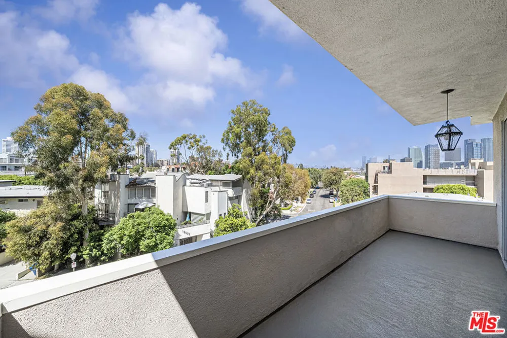 10650 Holman Avenue #308 Los Angeles, CA 90024