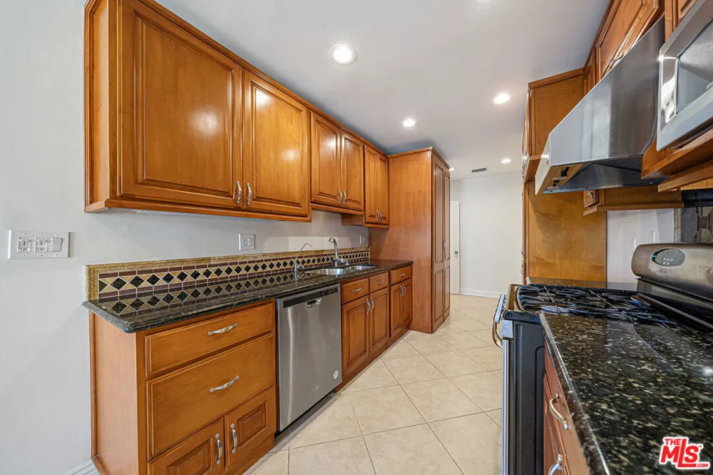 10650 Holman Avenue #308 Los Angeles, CA 90024