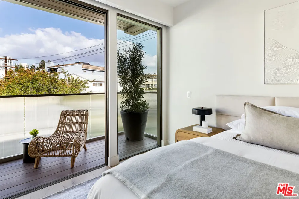 1644 Malcolm Avenue #420 Los Angeles, CA 90025