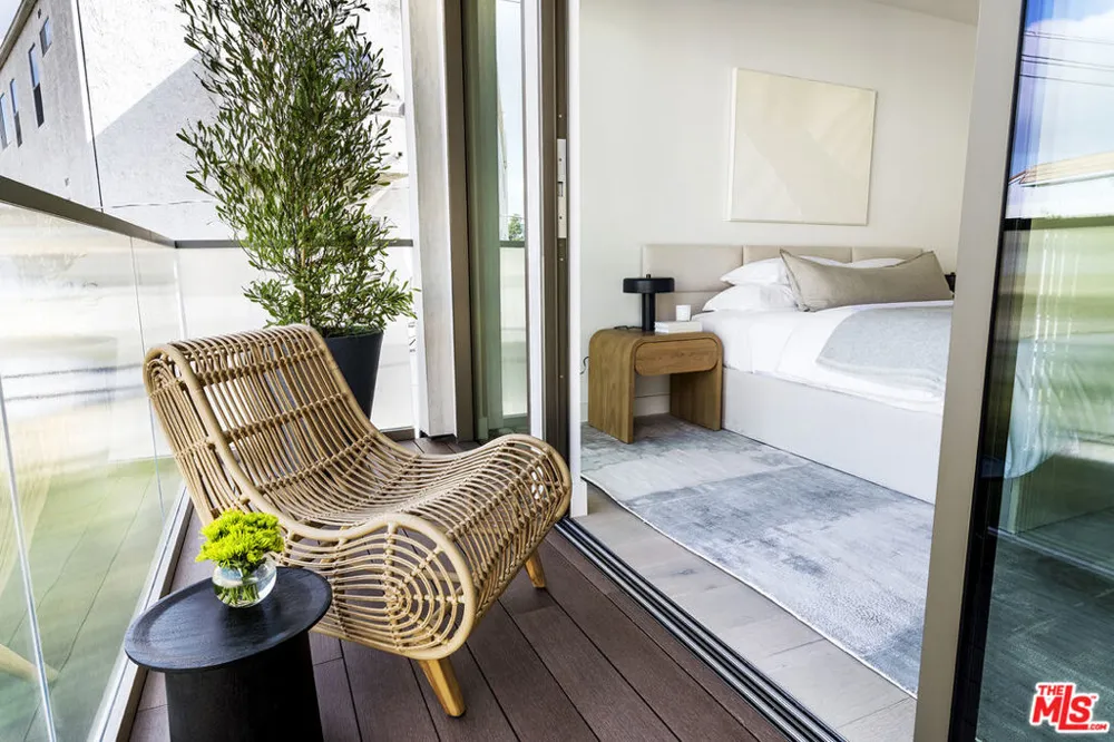 1644 Malcolm Avenue #420 Los Angeles, CA 90025