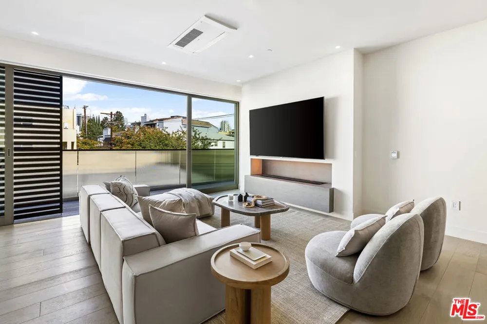 1644 Malcolm Avenue #420 Los Angeles, CA 90025