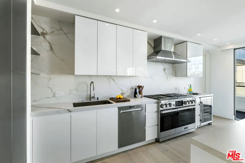 1644 Malcolm Avenue #420 Los Angeles, CA 90025