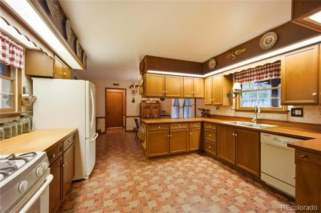 6850 Perry Park Boulevard Larkspur, CO 80118
