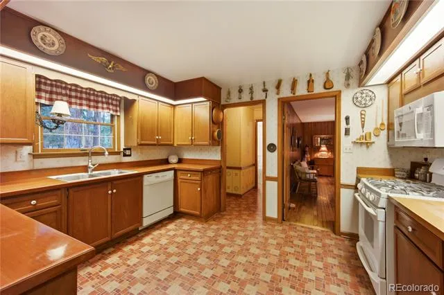 6850 Perry Park Boulevard Larkspur, CO 80118