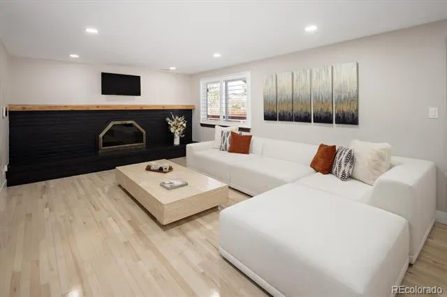 7301 E Jarvis Place Denver, CO 80237