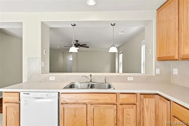 5526 Lewiston Street Denver, CO 80239