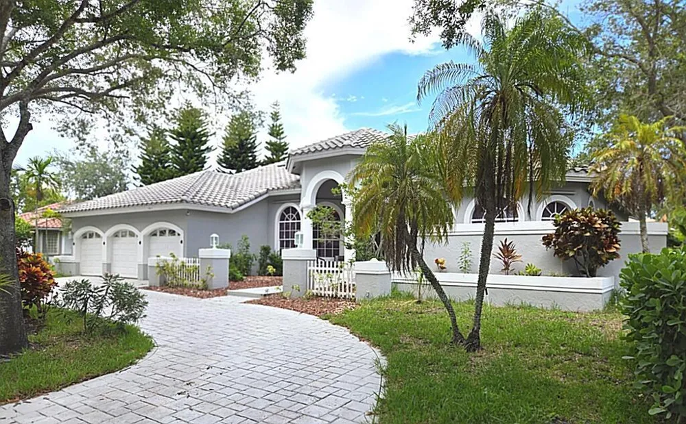 1811 Eagle Trace Boulevard W Coral Springs, FL 33071