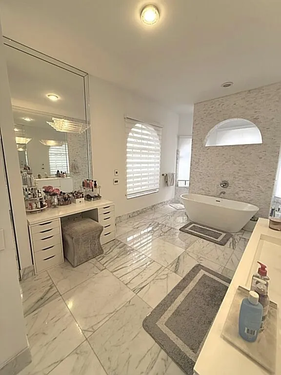 1811 Eagle Trace Boulevard W Coral Springs, FL 33071