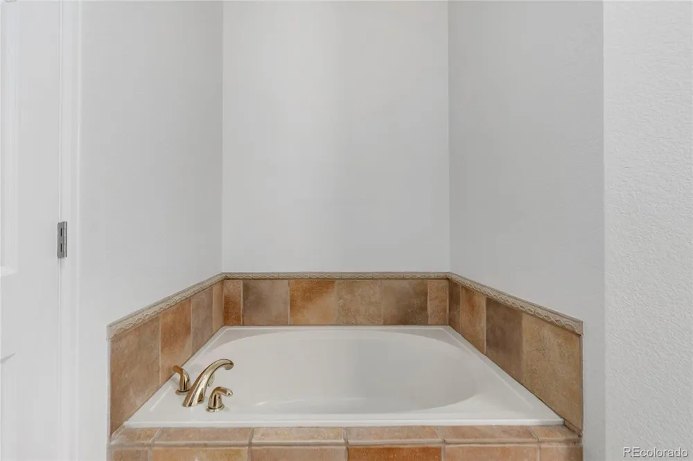4251 S Blackhawk Circle #3B Aurora, CO 80014