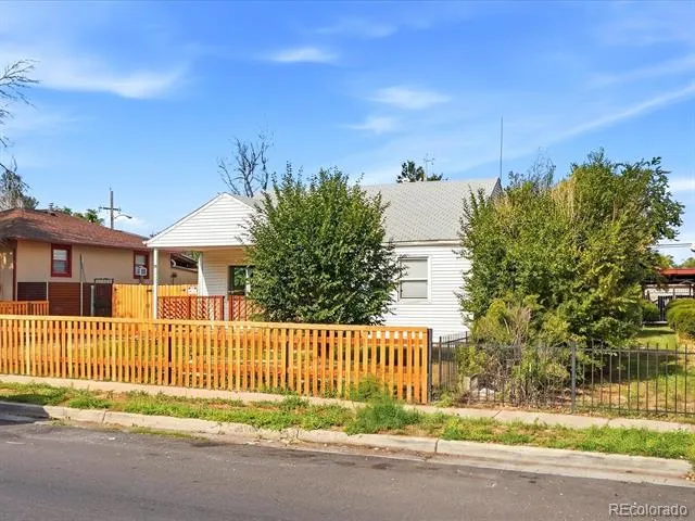 1685 Clinton Street Aurora, CO 80010
