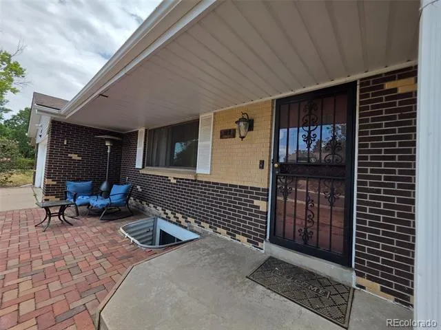 322 S Peoria Circle Aurora, CO 80012